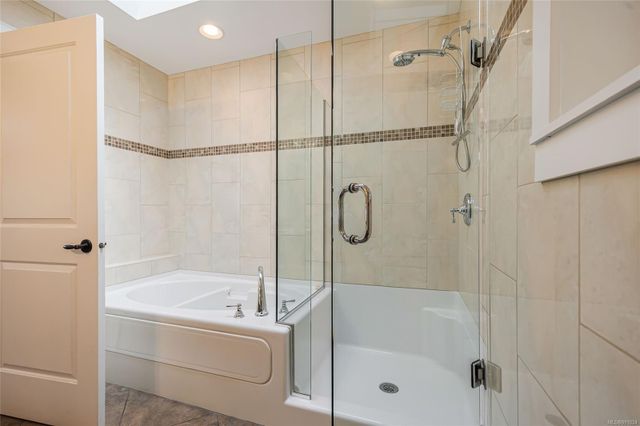 Bathroom at 1567 Haida Way, Nanoose, Parksville/Qualicum