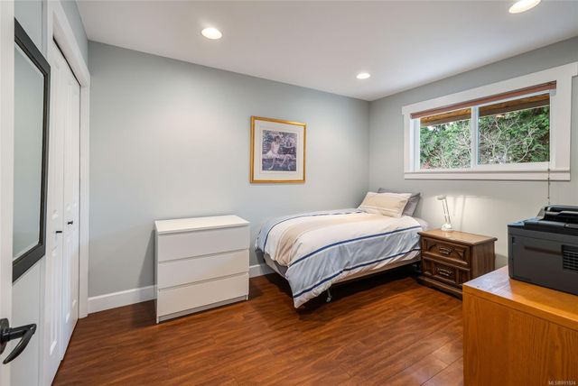 Bedroom at 1567 Haida Way, Nanoose, Parksville/Qualicum