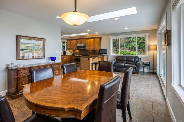 Side View Dining at 1567 Haida Way, Nanoose, Parksville/Qualicum