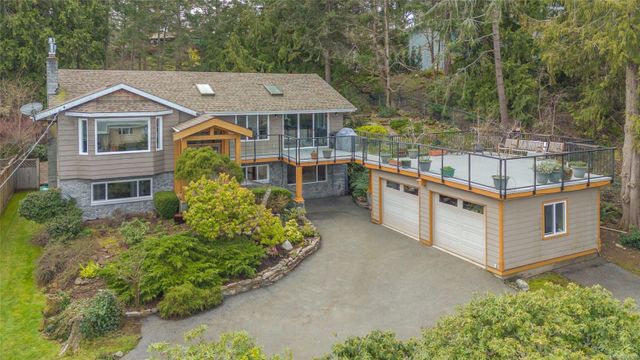Aerial View of House at 1567 Haida Way, Nanoose, Parksville/Qualicum