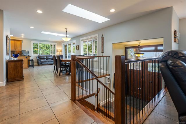 Hallway at 1567 Haida Way, Nanoose, Parksville/Qualicum