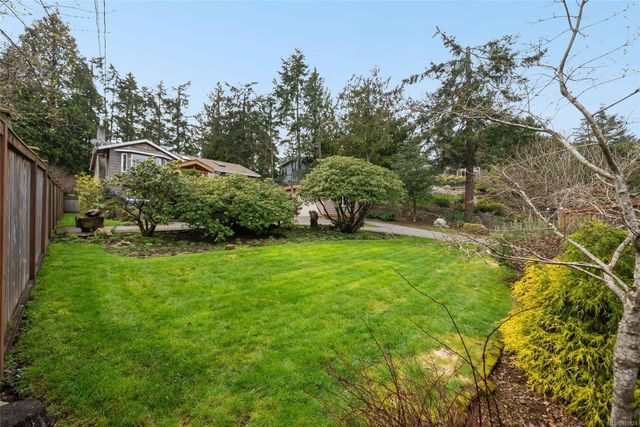 Lawn at 1567 Haida Way, Nanoose, Parksville/Qualicum