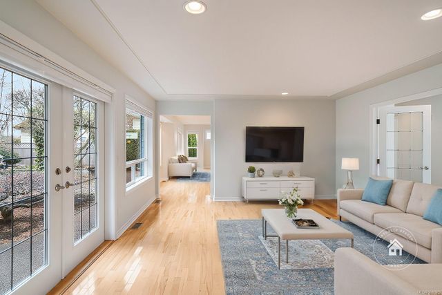 Sunny Living Room at 426 Willow Street, Parksville, Parksville/Qualicum