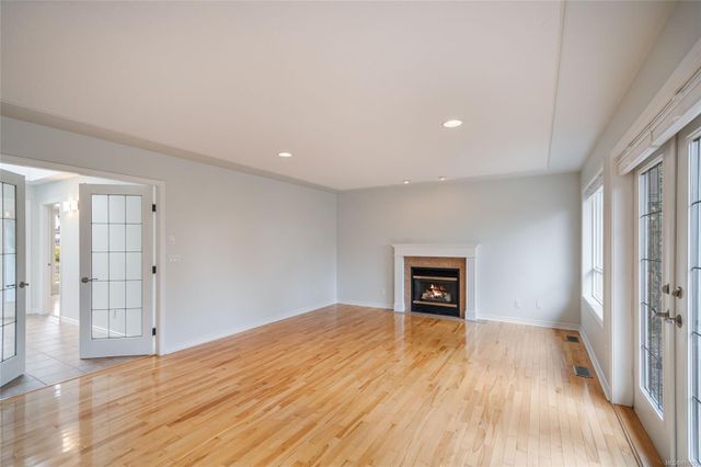 Spacious and Bright Living Area at 426 Willow Street, Parksville, Parksville/Qualicum