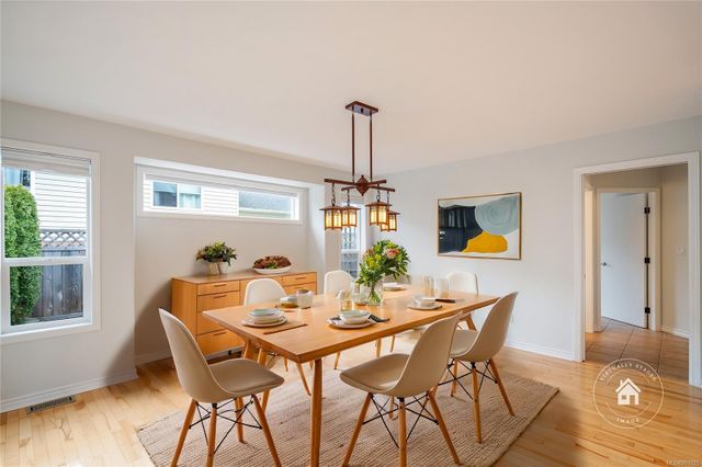 Virtually Staged Dining Area at 426 Willow Street, Parksville, Parksville/Qualicum