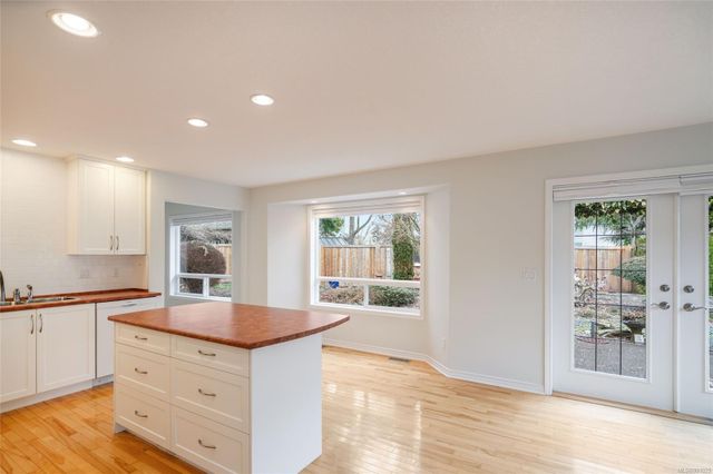 Spacious Free Flowing Areas at 426 Willow Street, Parksville, Parksville/Qualicum