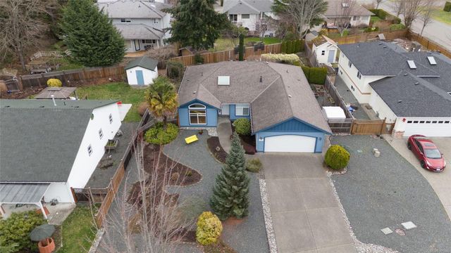 Aerial View of Roof at 426 Willow Street, Parksville, Parksville/Qualicum