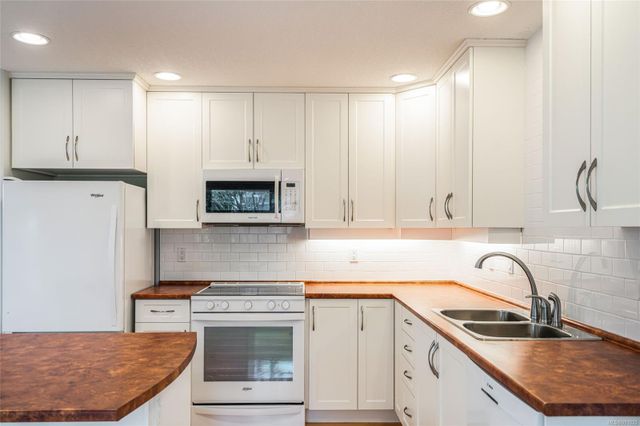 Kitchen Sink View at 426 Willow Street, Parksville, Parksville/Qualicum