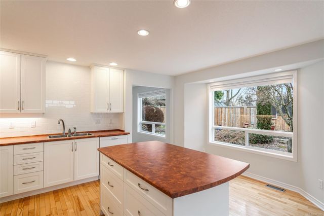 Kitchen open area at 426 Willow Street, Parksville, Parksville/Qualicum