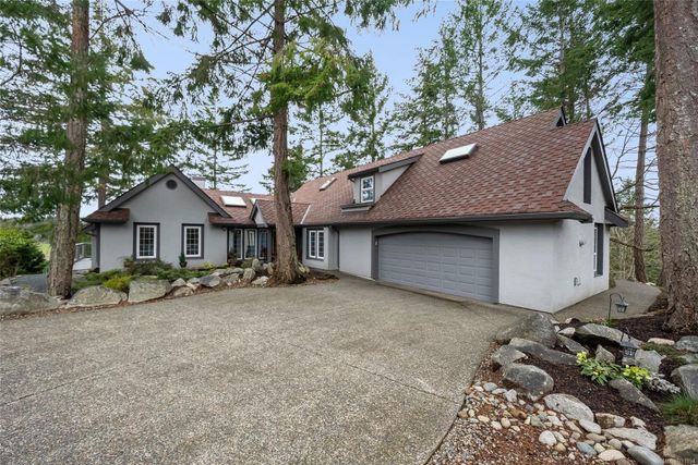 Front of House at 2345 Eaglesfield Place, Fairwinds, Parksville/Qualicum