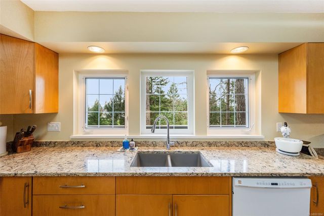 Kitchen Sink at 2345 Eaglesfield Place, Fairwinds, Parksville/Qualicum