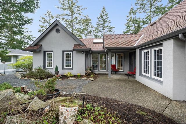 Front Entry at 2345 Eaglesfield Place, Fairwinds, Parksville/Qualicum