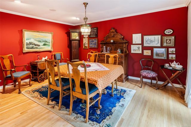 Dining at 2345 Eaglesfield Place, Fairwinds, Parksville/Qualicum