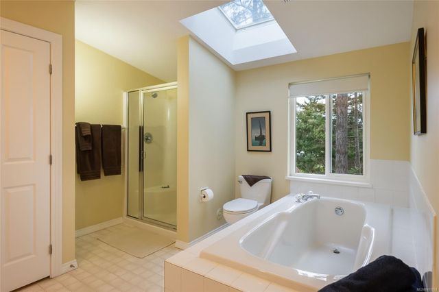 Bathroom at 2345 Eaglesfield Place, Fairwinds, Parksville/Qualicum