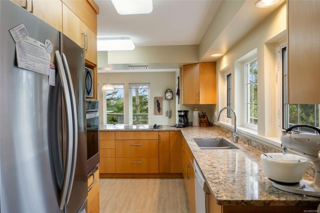 Kitchen at 2345 Eaglesfield Place, Fairwinds, Parksville/Qualicum