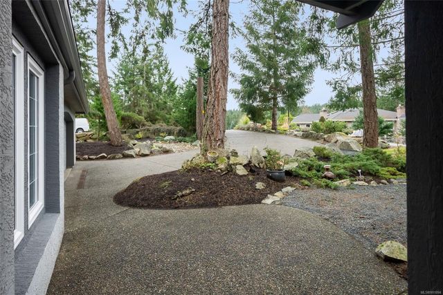 Patio at 2345 Eaglesfield Place, Fairwinds, Parksville/Qualicum