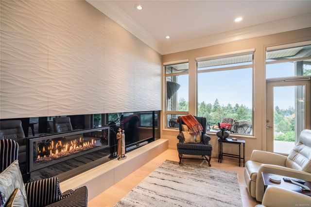 Fireplace at 3554 Goodrich Road, Fairwinds, Parksville/Qualicum Fireplace at 3554 Goodrich Road, Fairwinds, Parksville/Qualicum