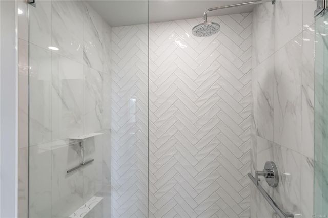 Shower at 3554 Goodrich Road, Fairwinds, Parksville/Qualicum Shower at 3554 Goodrich Road, Fairwinds, Parksville/Qualicum