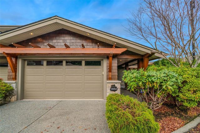 Garage at 3554 Goodrich Road, Fairwinds, Parksville/Qualicum Garage at 3554 Goodrich Road, Fairwinds, Parksville/Qualicum