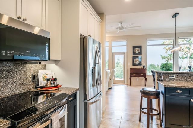Kitchen at 3554 Goodrich Road, Fairwinds, Parksville/Qualicum Kitchen at 3554 Goodrich Road, Fairwinds, Parksville/Qualicum