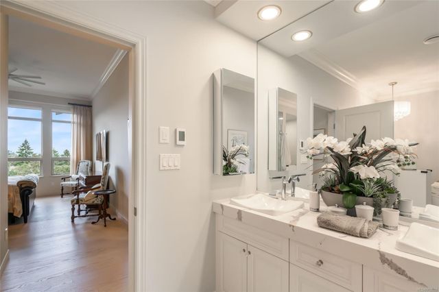Bathroom/Hallway at 3554 Goodrich Road, Fairwinds, Parksville/Qualicum Bathroom/Hallway at 3554 Goodrich Road, Fairwinds, Parksville/Qualicum