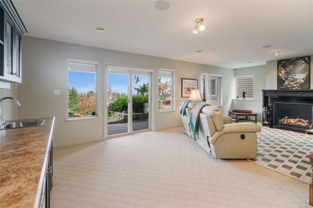 Sitting Area at 3554 Goodrich Road, Fairwinds, Parksville/Qualicum