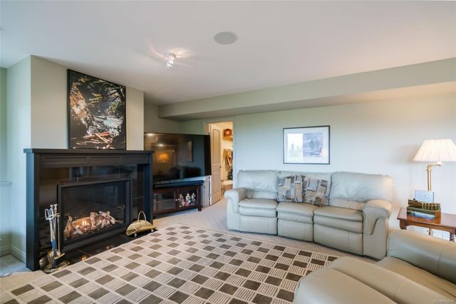 Sitting Area at 3554 Goodrich Road, Fairwinds, Parksville/Qualicum Sitting Area at 3554 Goodrich Road, Fairwinds, Parksville/Qualicum