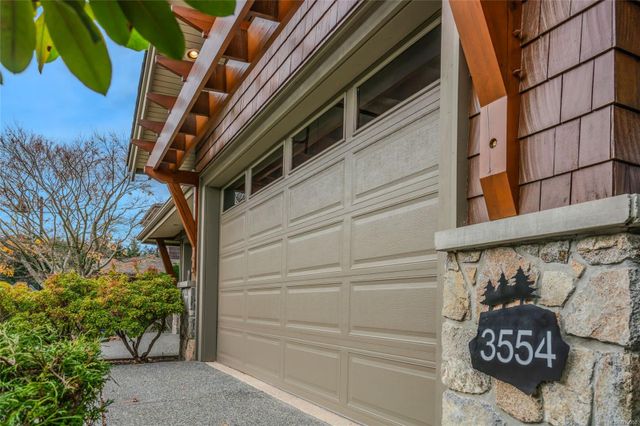 Garage at 3554 Goodrich Road, Fairwinds, Parksville/Qualicum Garage at 3554 Goodrich Road, Fairwinds, Parksville/Qualicum