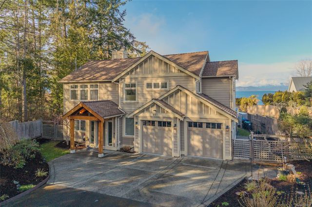 Front of House at 997 Dickinson Way, French Creek, Parksville/Qualicum