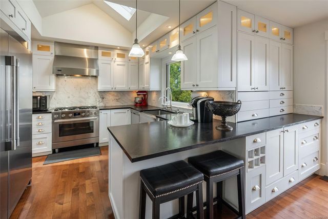 Kitchen Bench at 997 Dickinson Way, French Creek, Parksville/Qualicum