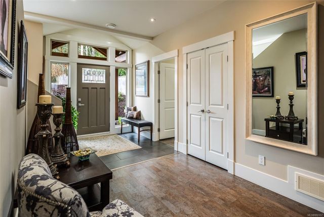 Entrance at 997 Dickinson Way, French Creek, Parksville/Qualicum