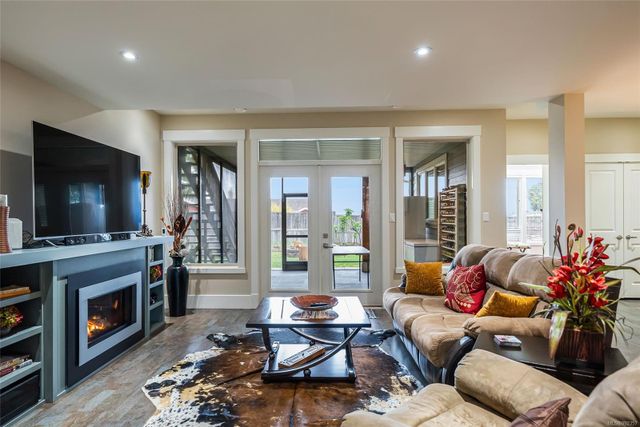Living Area at 997 Dickinson Way, French Creek, Parksville/Qualicum