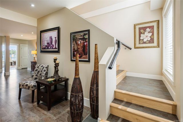 Stairs/Hallway at 997 Dickinson Way, French Creek, Parksville/Qualicum