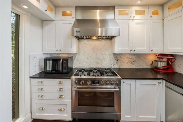 Kitchen Stove View at 997 Dickinson Way, French Creek, Parksville/Qualicum
