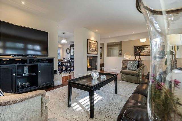 Sitting Area at 997 Dickinson Way, French Creek, Parksville/Qualicum