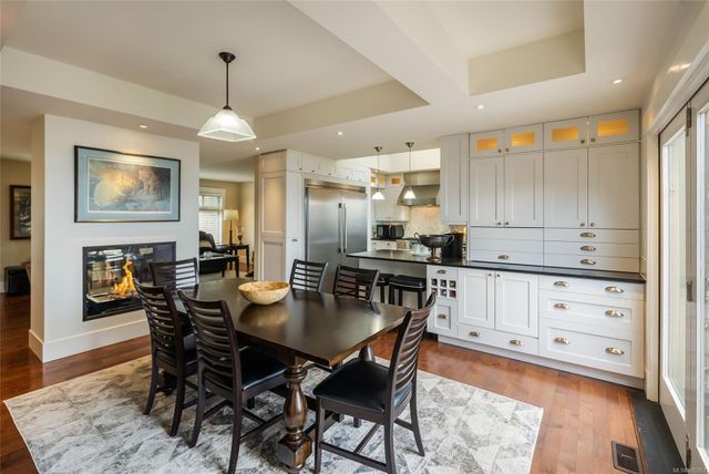 Dining  at 997 Dickinson Way, French Creek, Parksville/Qualicum