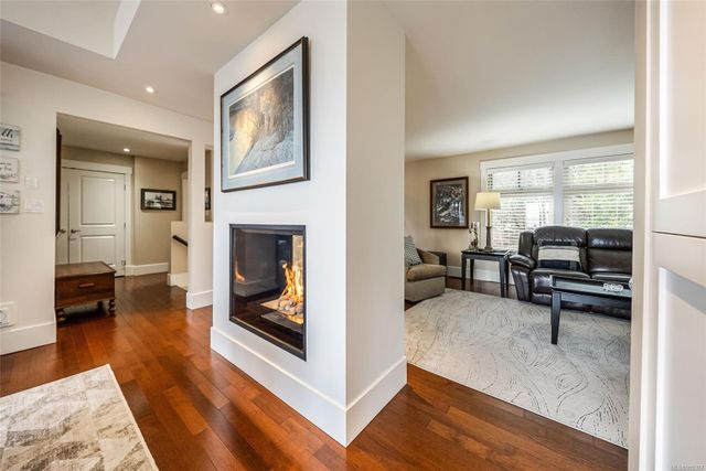Fireplace at 997 Dickinson Way, French Creek, Parksville/Qualicum