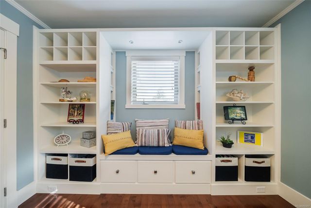 Bench Seat/Built-ins at 997 Dickinson Way, French Creek, Parksville/Qualicum
