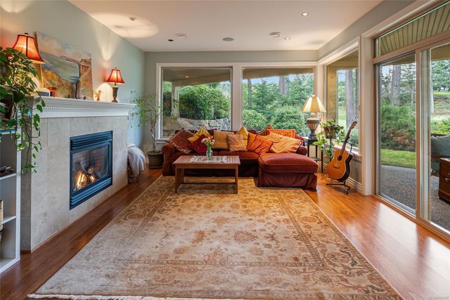 Cosy Sitting Area at 3595 Elginwood Place, Fairwinds, Parksville/Qualicum
