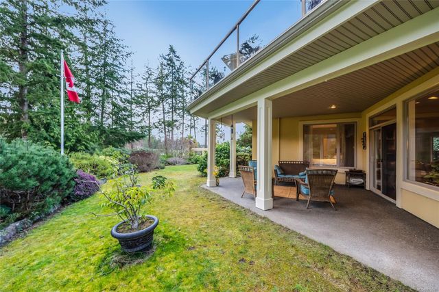 Patio Sitting Area at 3595 Elginwood Place, Fairwinds, Parksville/Qualicum
