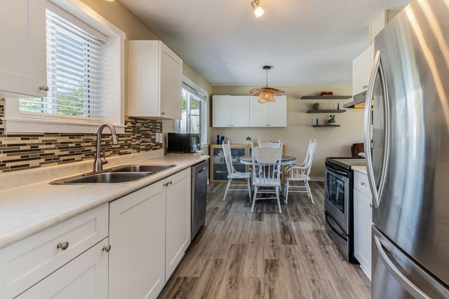 mcbride-pl-720-april-18-10 at 720 Mcbride Place, University District, Nanaimo