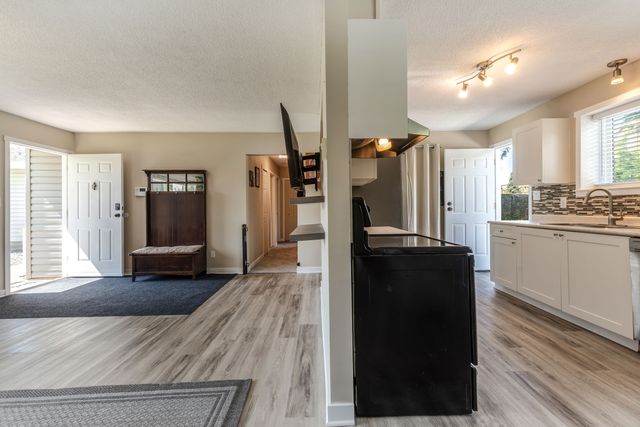 mcbride-pl-720-april-18-6 at 720 Mcbride Place, University District, Nanaimo