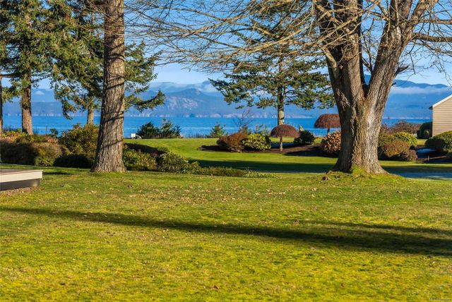 Waterfront Lawn Area at 21 - 529 Johnstone Road, French Creek, Parksville/Qualicum Waterfront Lawn Area at 21 - 529 Johnstone Road, French Creek, Parksville/Qualicum