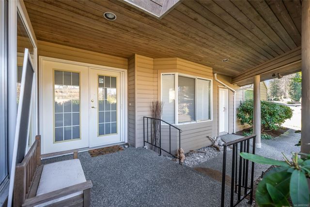 Covered Seating Area at 21 - 529 Johnstone Road, French Creek, Parksville/Qualicum