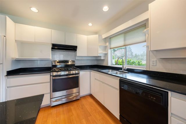 Kitchen at 21 - 529 Johnstone Road, French Creek, Parksville/Qualicum Kitchen at 21 - 529 Johnstone Road, French Creek, Parksville/Qualicum