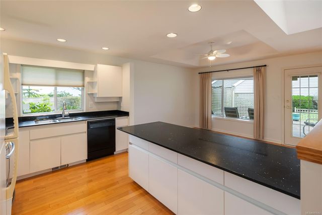 Kitchen at 21 - 529 Johnstone Road, French Creek, Parksville/Qualicum Kitchen at 21 - 529 Johnstone Road, French Creek, Parksville/Qualicum