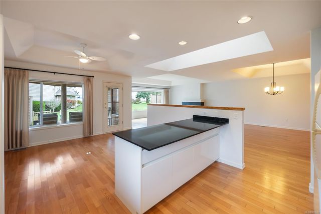 Kitchen/Eating Area at 21 - 529 Johnstone Road, French Creek, Parksville/Qualicum Kitchen/Eating Area at 21 - 529 Johnstone Road, French Creek, Parksville/Qualicum