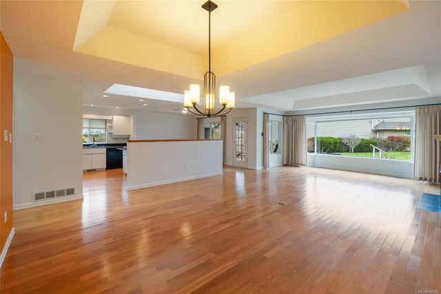 Dining Area towards Kitchen at 21 - 529 Johnstone Road, French Creek, Parksville/Qualicum Dining Area towards Kitchen at 21 - 529 Johnstone Road, French Creek, Parksville/Qualicum