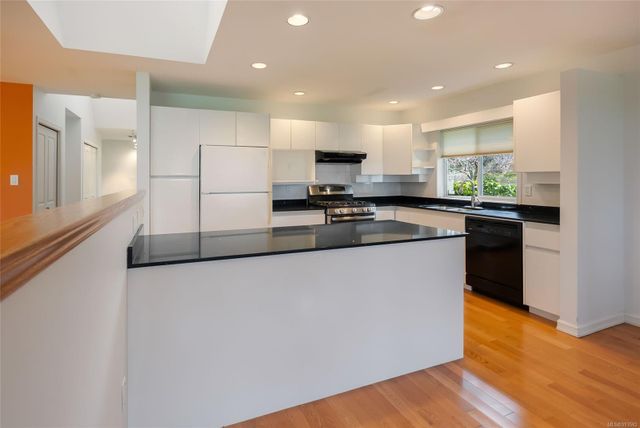 Kitchen View at 21 - 529 Johnstone Road, French Creek, Parksville/Qualicum Kitchen View at 21 - 529 Johnstone Road, French Creek, Parksville/Qualicum
