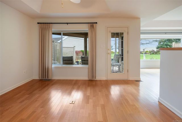 Eating Area at 21 - 529 Johnstone Road, French Creek, Parksville/Qualicum